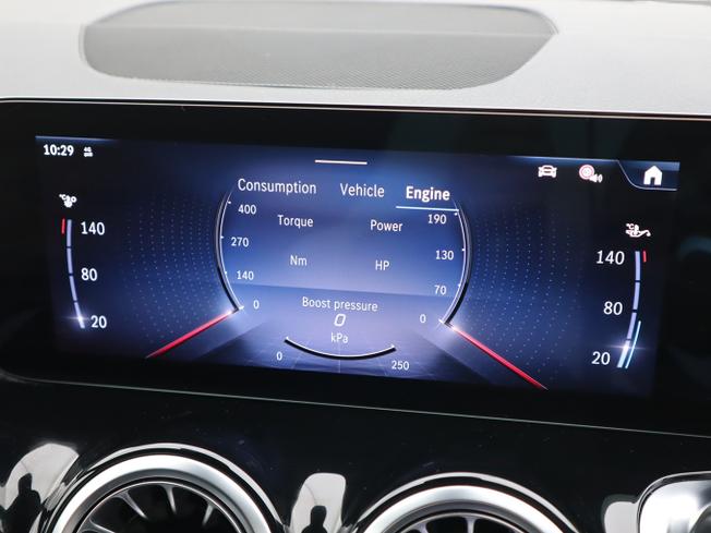 Mercedes-Benz GLB Photo 38