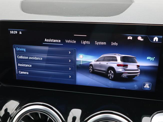 Mercedes-Benz GLB Photo 39
