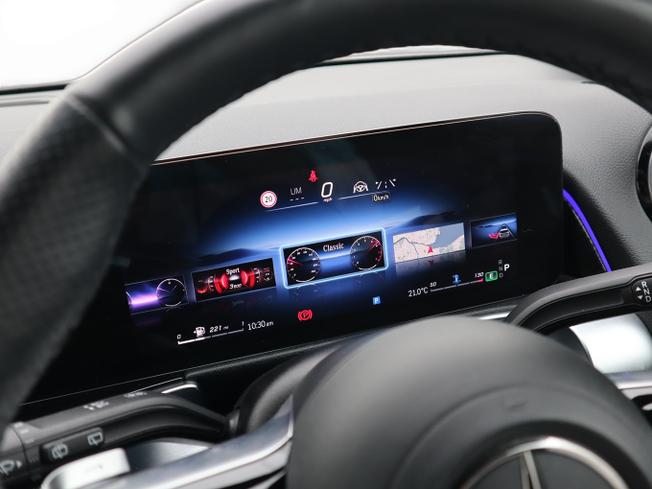 Mercedes-Benz GLB Photo 40