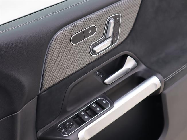 Mercedes-Benz GLB Photo 42