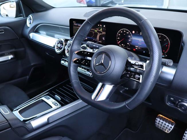 MERCEDES-BENZ GLB Photo 15