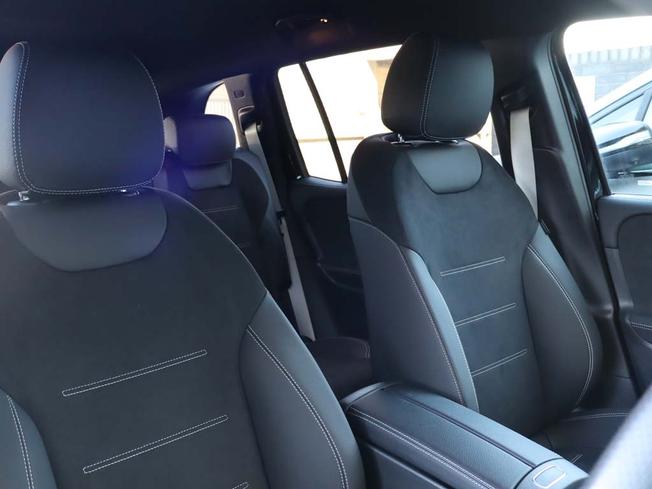 MERCEDES-BENZ GLB Photo 18