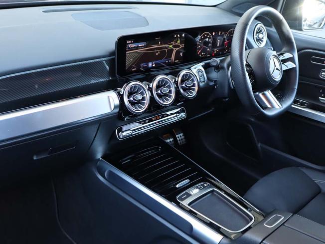 MERCEDES-BENZ GLB Photo 3