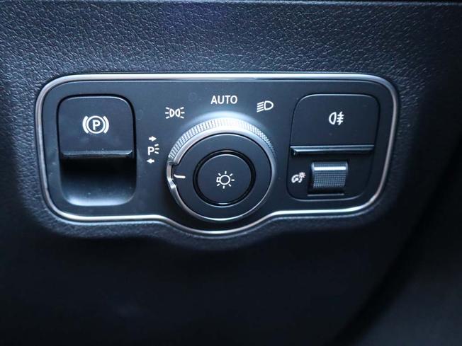 MERCEDES-BENZ GLB Photo 31