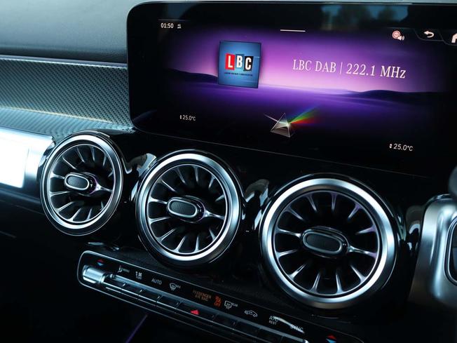 MERCEDES-BENZ GLB Photo 35