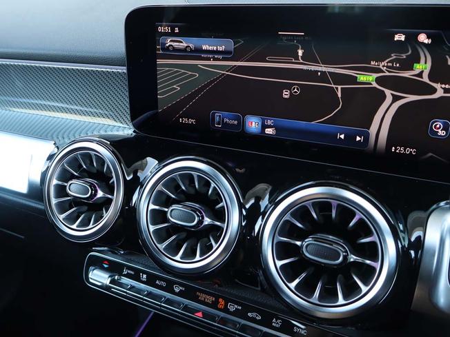 MERCEDES-BENZ GLB Photo 41