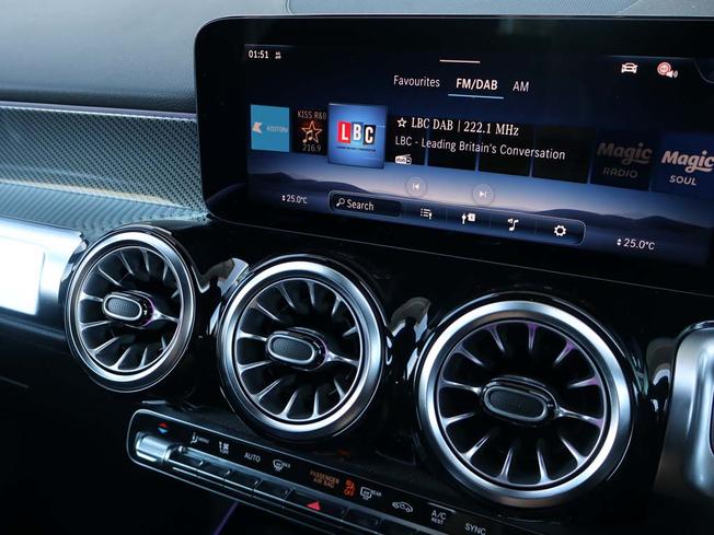 MERCEDES-BENZ GLB Photo 42