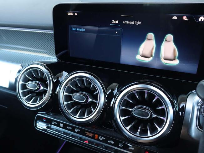 MERCEDES-BENZ GLB Photo 43