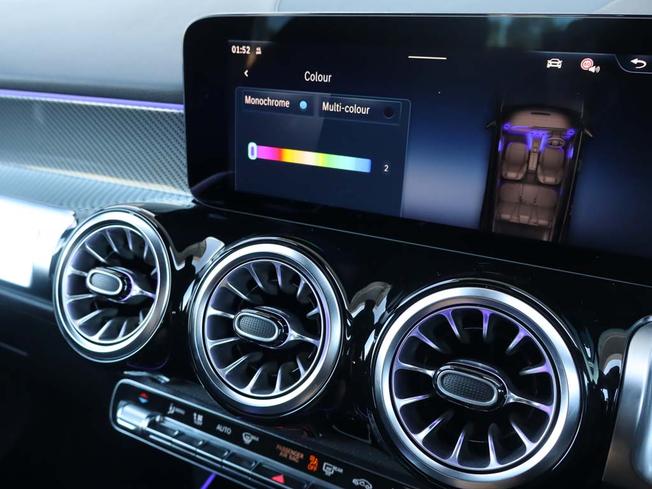 MERCEDES-BENZ GLB Photo 44