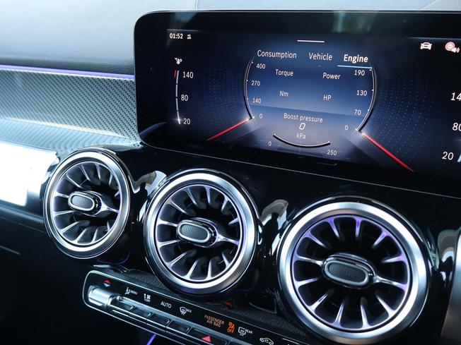 MERCEDES-BENZ GLB Photo 47