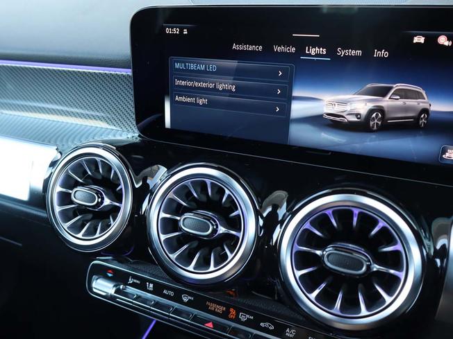 MERCEDES-BENZ GLB Photo 49