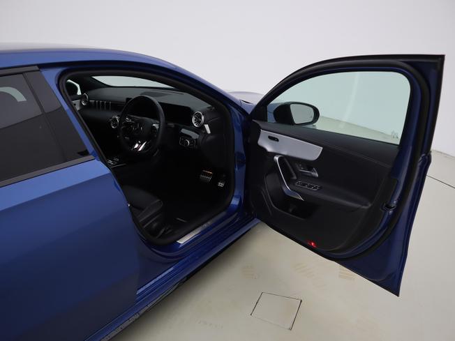MERCEDES-BENZ A Class Photo 16