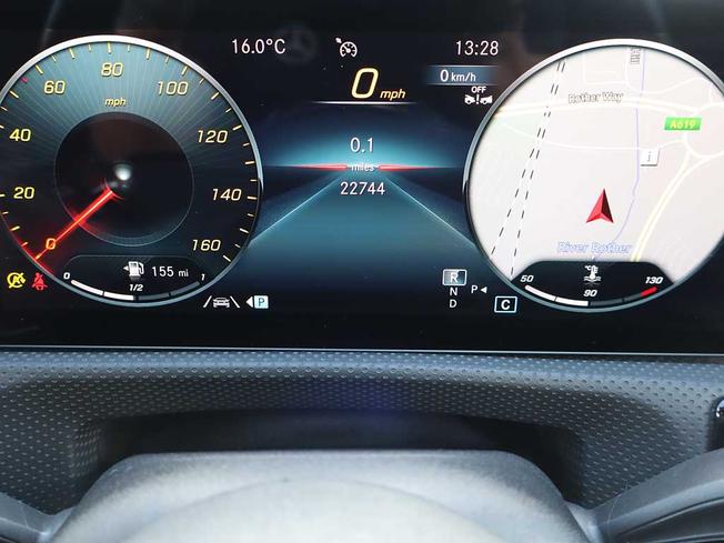 MERCEDES-BENZ CLA Class Photo 16
