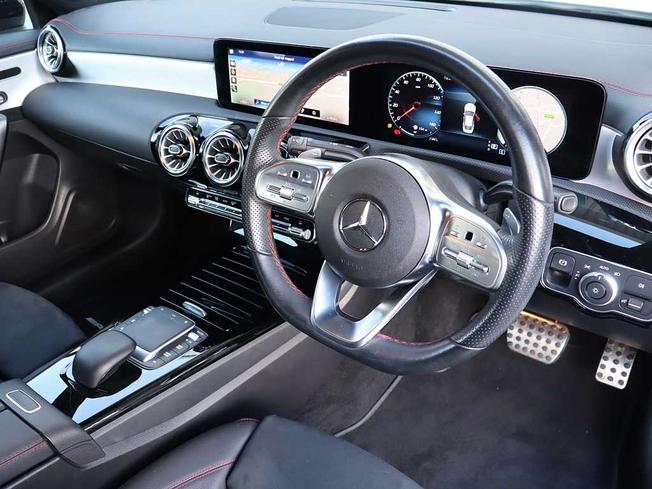 MERCEDES-BENZ CLA Class Photo 17