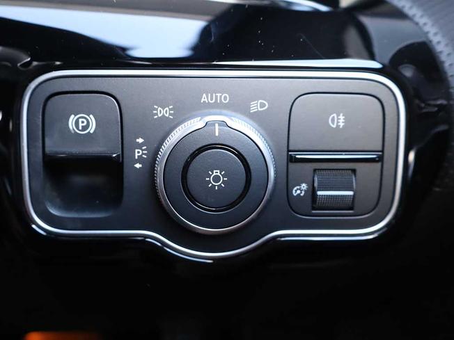 MERCEDES-BENZ CLA Class Photo 29