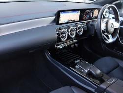 MERCEDES-BENZ CLA Class Photo 3