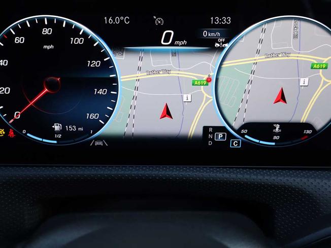 MERCEDES-BENZ CLA Class Photo 33