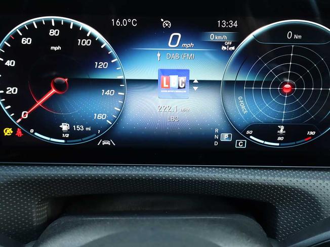MERCEDES-BENZ CLA Class Photo 34