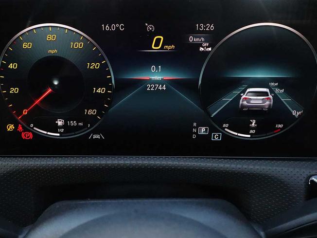 MERCEDES-BENZ CLA Class Photo 4