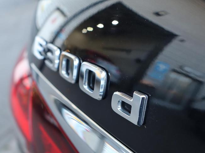 MERCEDES-BENZ E Class Photo 20