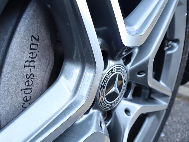 MERCEDES-BENZ E Class Photo 23