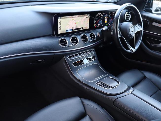 MERCEDES-BENZ E Class Photo 3