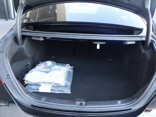 MERCEDES-BENZ E Class Photo 9