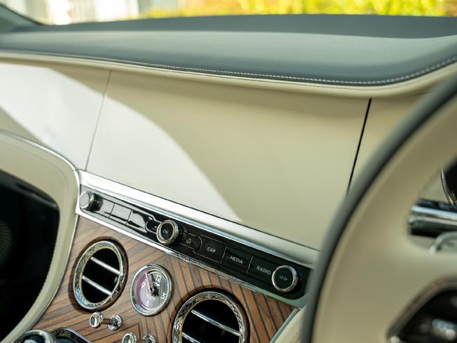 BENTLEY Continental Photo 19