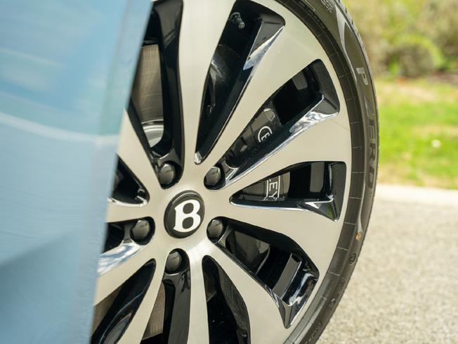 BENTLEY Continental Photo 37