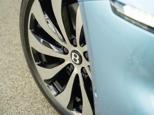 BENTLEY Continental Photo 38