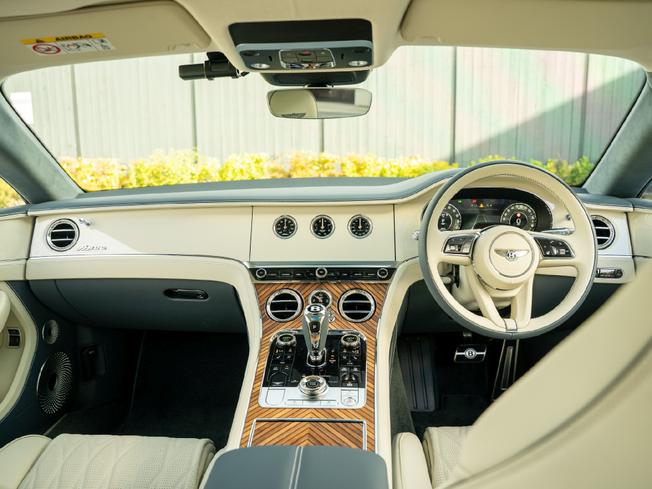 BENTLEY Continental Photo 4