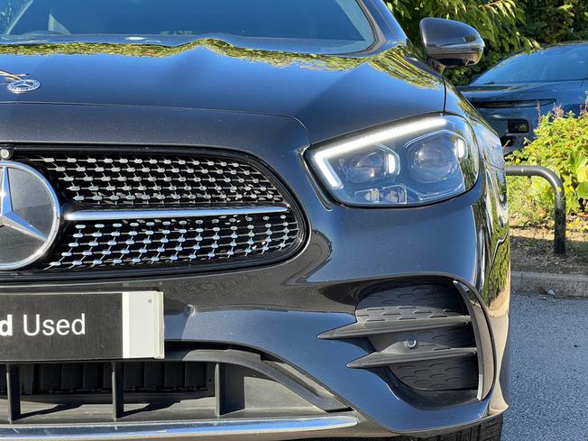MERCEDES-BENZ E Class Photo 18