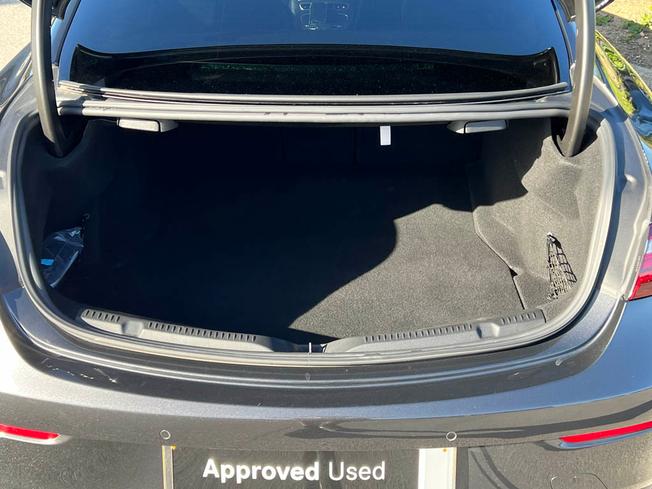 MERCEDES-BENZ E Class Photo 9
