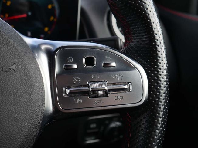 MERCEDES-BENZ GLB Photo 13