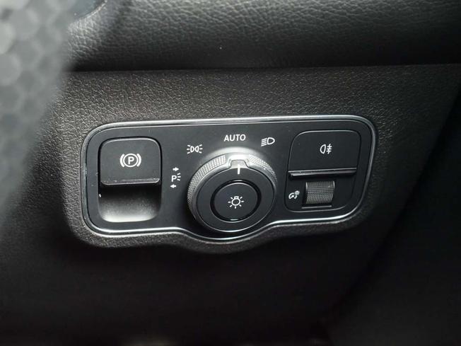 MERCEDES-BENZ GLB Photo 15