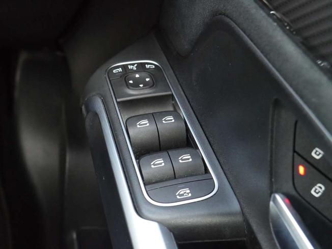 MERCEDES-BENZ GLB Photo 16