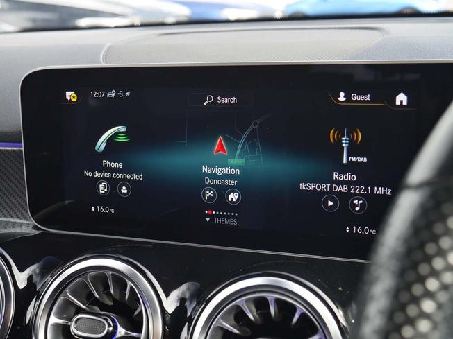 MERCEDES-BENZ GLB Photo 19