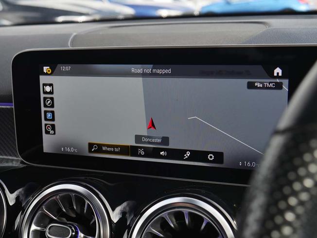 MERCEDES-BENZ GLB Photo 20