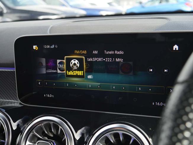 MERCEDES-BENZ GLB Photo 21