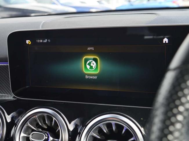 MERCEDES-BENZ GLB Photo 24
