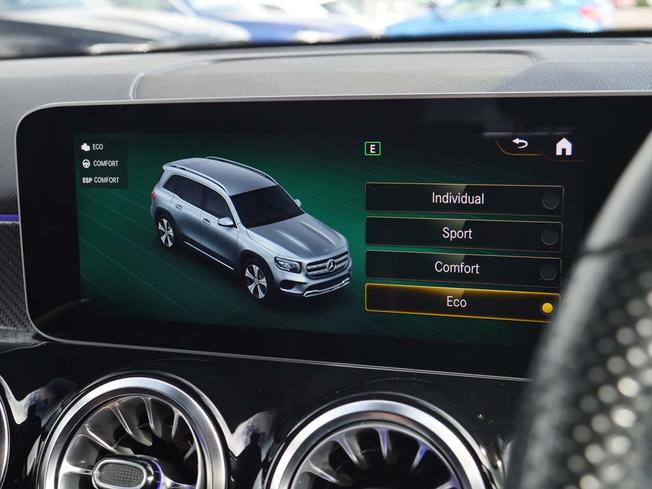 MERCEDES-BENZ GLB Photo 25