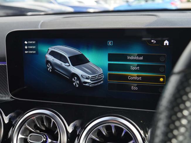 MERCEDES-BENZ GLB Photo 26