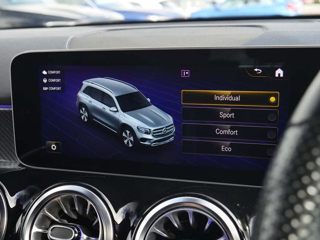 MERCEDES-BENZ GLB Photo 28