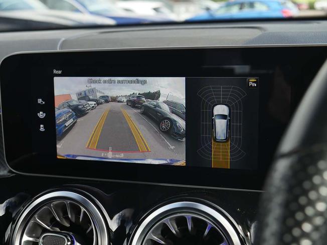 MERCEDES-BENZ GLB Photo 29