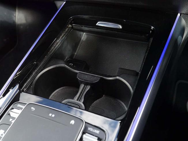MERCEDES-BENZ GLB Photo 32
