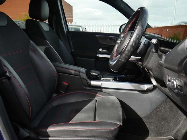 MERCEDES-BENZ GLB Photo 33
