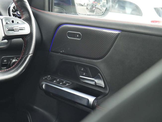 MERCEDES-BENZ GLB Photo 43