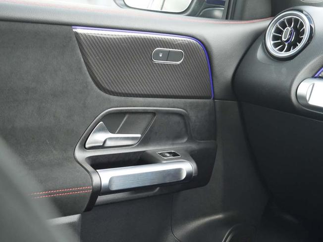 MERCEDES-BENZ GLB Photo 44