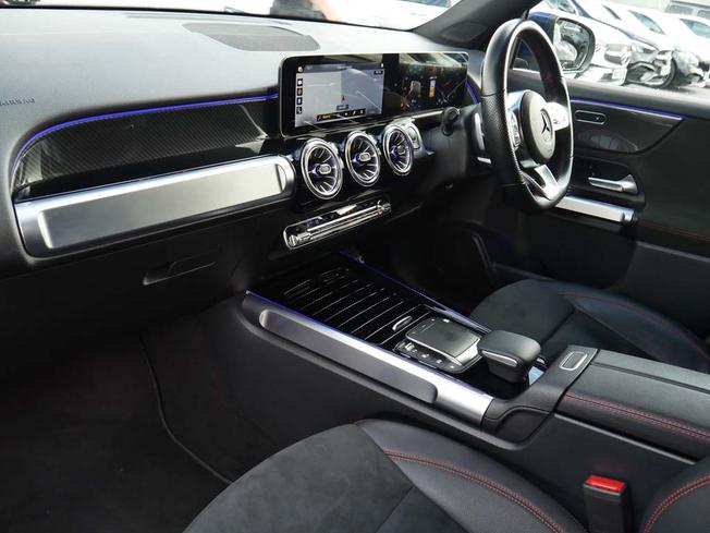 MERCEDES-BENZ GLB Photo 47
