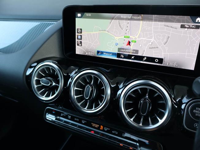 MERCEDES-BENZ GLA Photo 15